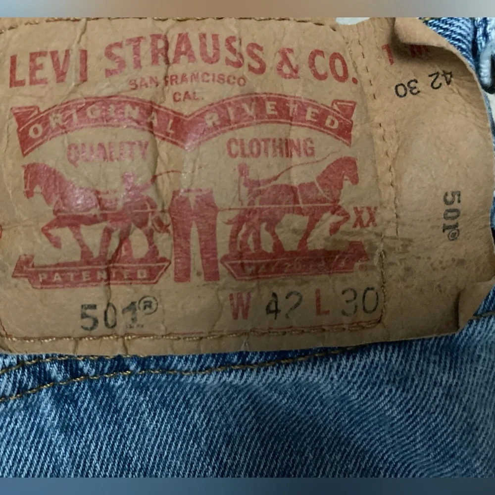 👖LEVI’S👖authentic 501 butterfly SZ42x30 soft 3sm frays- seen in photos🔥GUC🔥